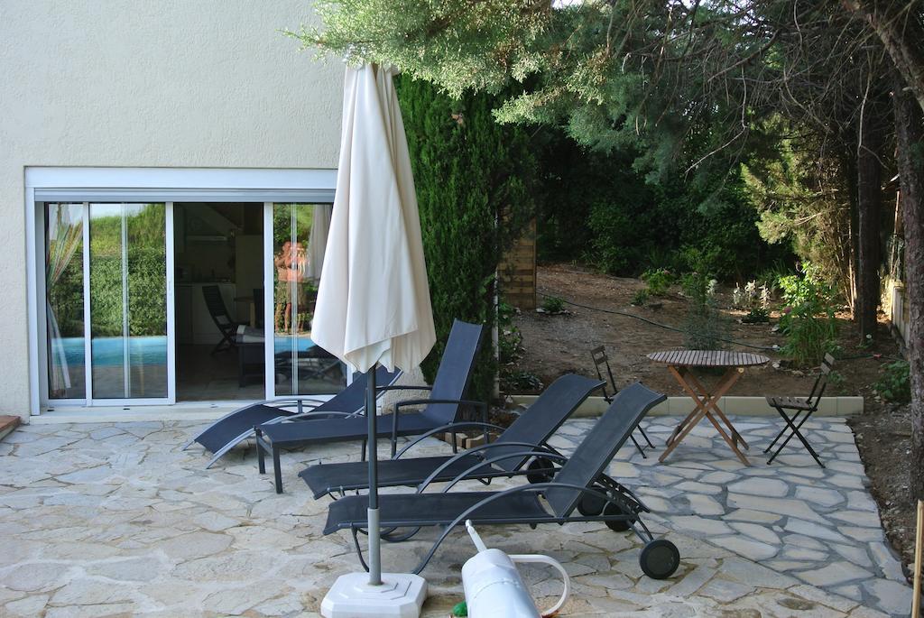 En Avignon 30133 Les Angles Apartment Les Angles  Стая снимка
