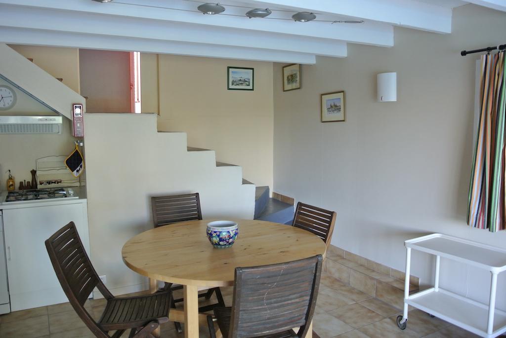 En Avignon 30133 Les Angles Apartment Les Angles  Стая снимка
