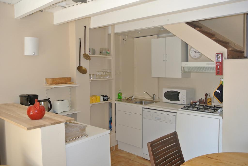 En Avignon 30133 Les Angles Apartment Les Angles  Стая снимка